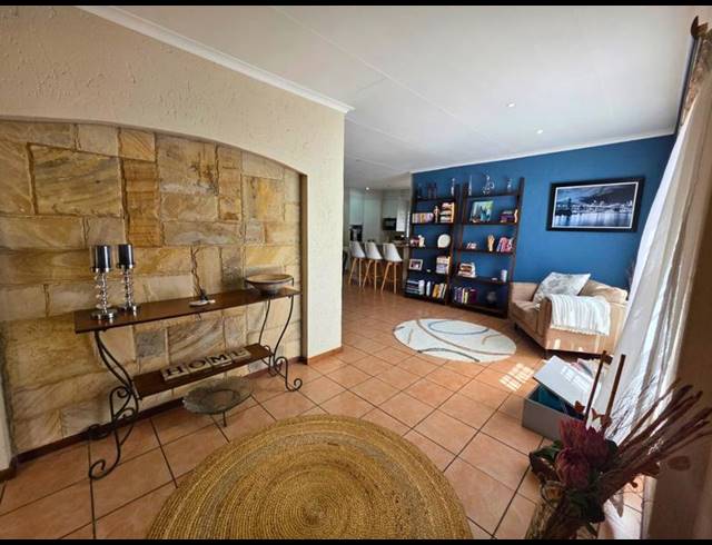 3 BEDROOM HOUSE FOR SALE IN GLEN ERASMIA